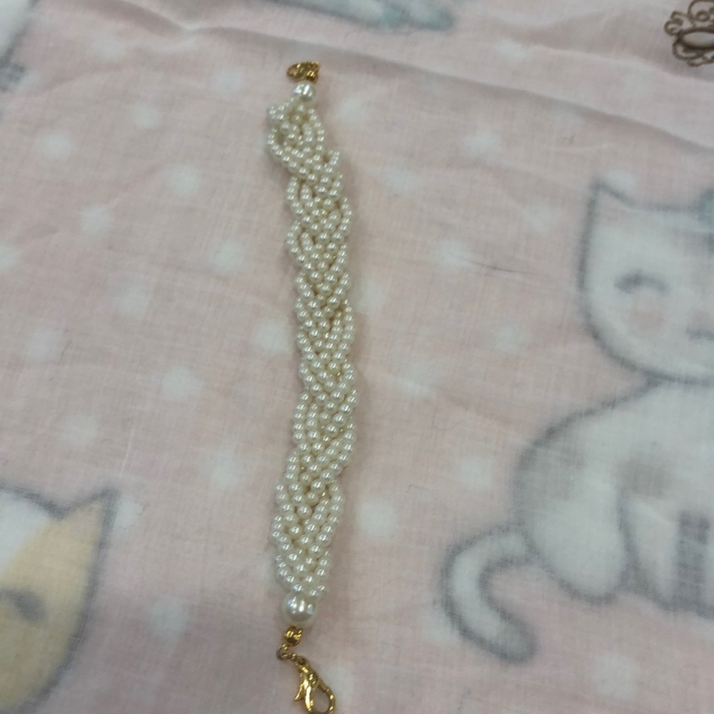 Pearl braided bracelet Gold Tone Clasp